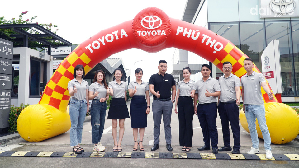 Đội ngũ nhân viên tại Toyota Phú Thọ