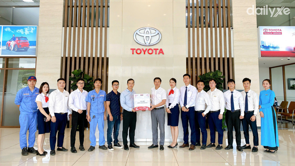Đội ngũ nhân viên tại Toyota Từ Sơn