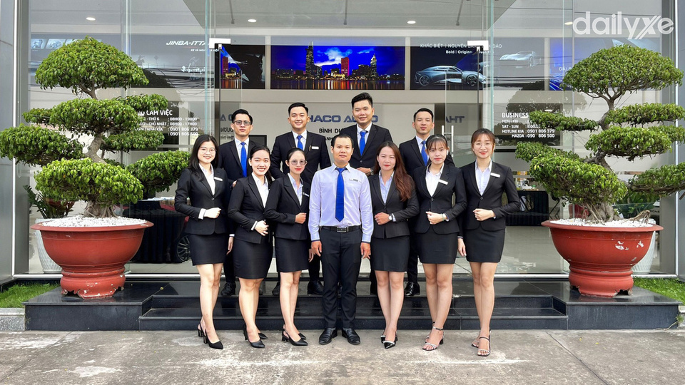 Đội ngũ nhân sự chuyên nghiệp làm việc tại Mazda Thủ Dầu Một