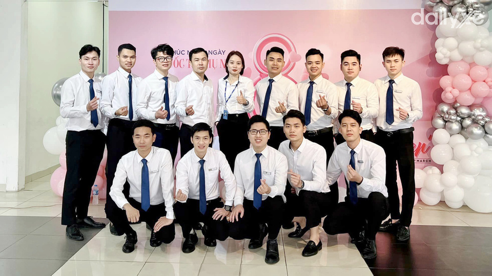Đội ngũ nhân viên của showroom Mazda Phủ Lý