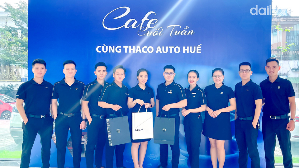 Đội ngũ nhân sự tại showroom Mazda Nguyễn Tất Thành