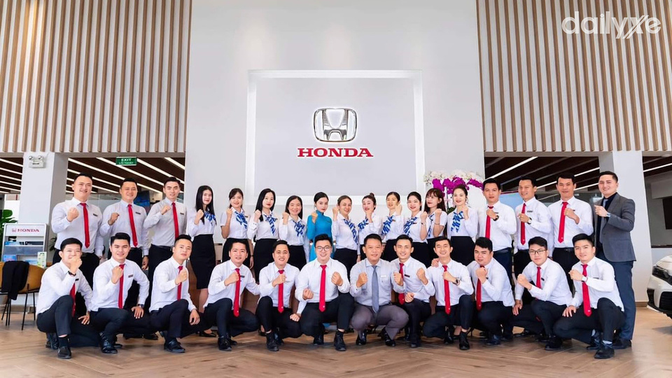 Đội ngũ nhân viên của đại lý Honda Ôtô Bình Dương