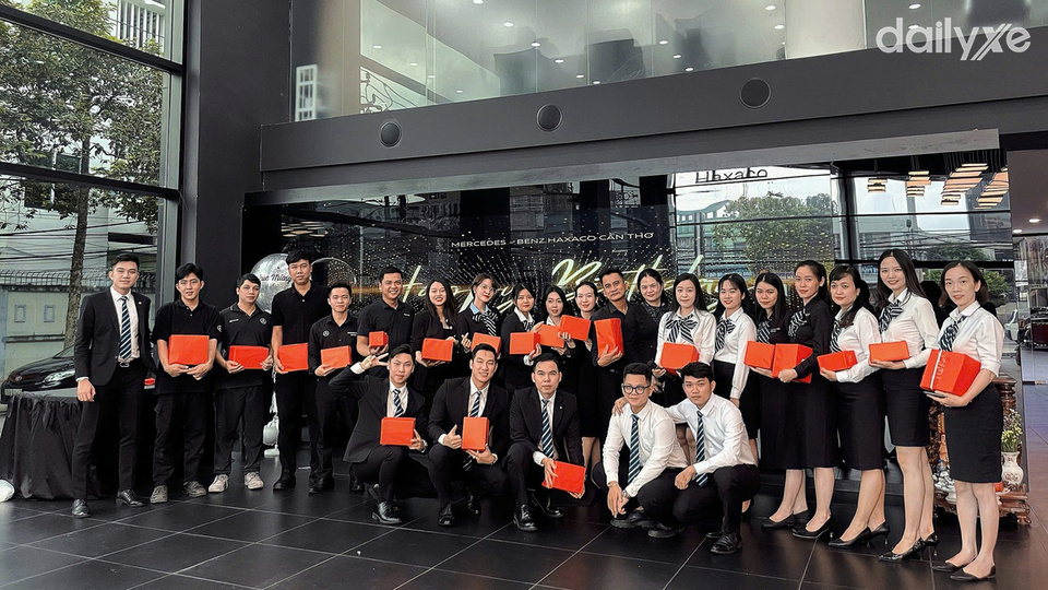 Đội ngũ nhân viên tại đại lý Mercedes Cần Thơ