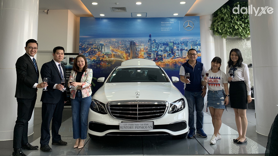 Đội ngũ nhân viên chuyên nghiệp tận tình của Mercedes-Benz Haxaco Điện Biên Phủ