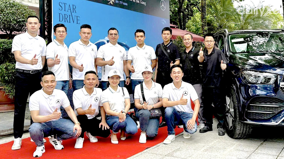 Đội ngũ nhân viên của đại lý Mercedes Miền Bắc