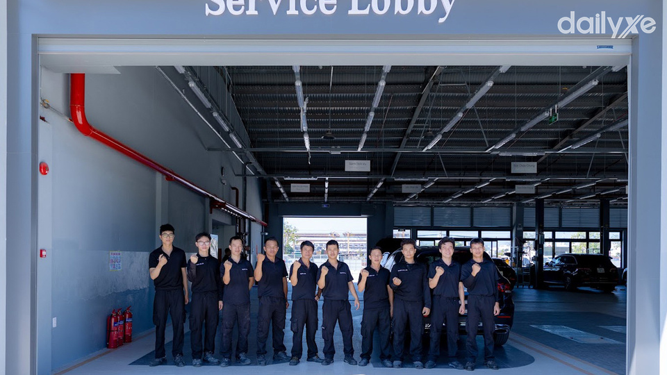 Đội ngũ nhân sự cùa showroom Mercedes Khánh Hòa