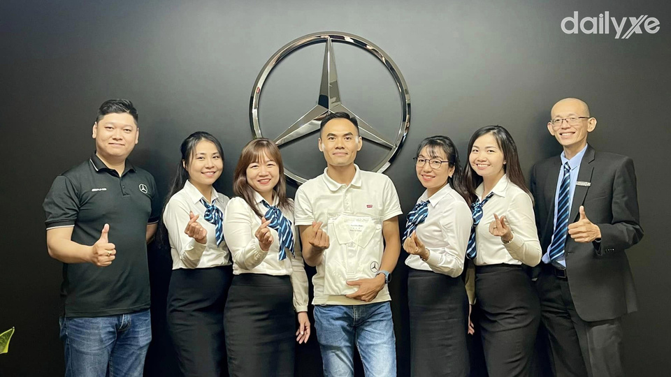 Đội ngũ nhân viên chuyên nghiệp tại đại lý Mercedes Tân Phú