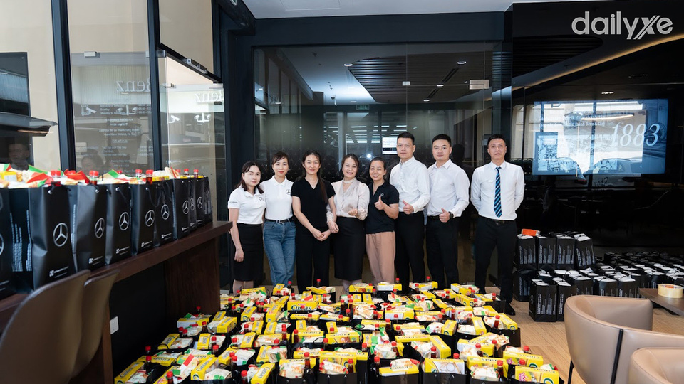 Đội ngũ nhân viên của Mercedes-Benz VietNam Star Phú Mỹ Hưng