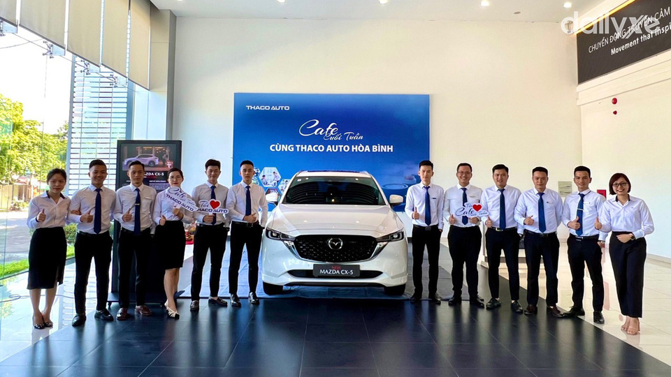 Đội ngũ nhân viên tại Mazda Hòa Bình