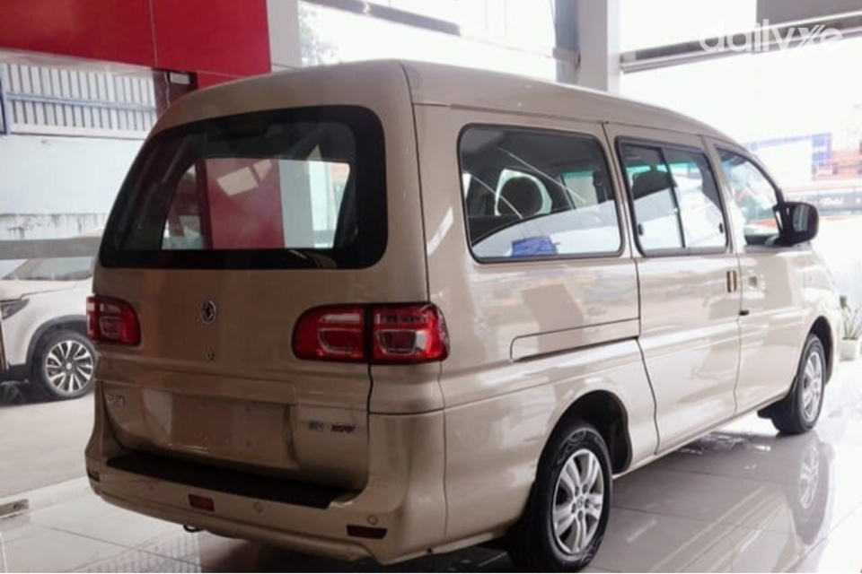 Đuôi xe mang kiểu dáng đơn giản