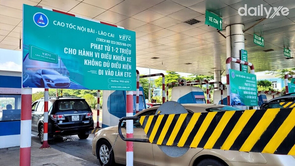 Người điều khiển nên chuẩn bị đầy đủ thẻ đăng ký định danh và tiền trong tài khoản qua trạm thu phí ETC tránh xử phạt