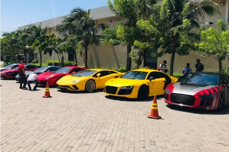 Ferrari-488-gtb-cua-tuan-hung-cung-dan-sieu-xe-dat-gia-tu-tap-tai-nha-hang-cuong-dola-o-vung-tau-2.jpg Ferrari-488-gtb-cua-tuan-hung-cung-dan-sieu-xe-dat-gia-tu-tap-tai-nha-hang-cuong-dola-o-vung-tau-2.jpg