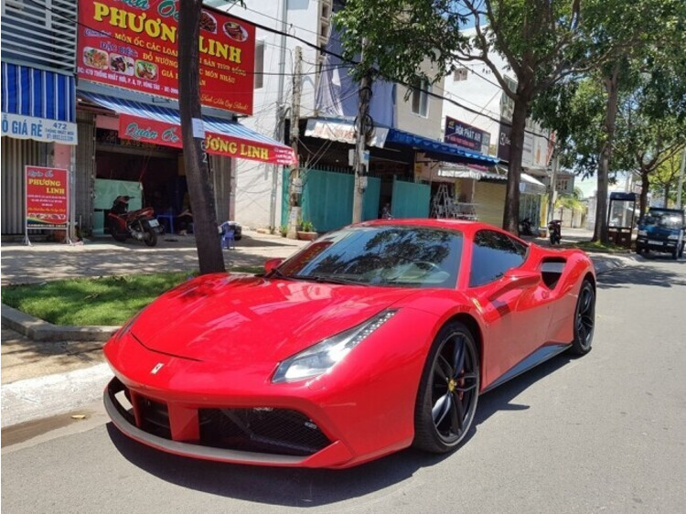 Ferrari-488-gtb-cua-tuan-hung-cung-dan-sieu-xe-dat-gia-tu-tap-tai-nha-hang-cuong-dola-o-vung-tau-4.jpg Ferrari-488-gtb-cua-tuan-hung-cung-dan-sieu-xe-dat-gia-tu-tap-tai-nha-hang-cuong-dola-o-vung-tau-4.jpg