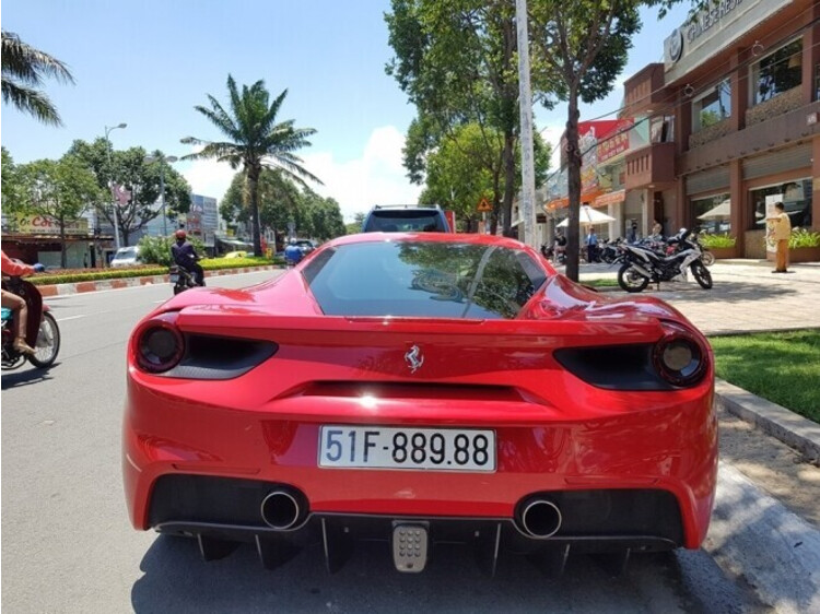Ferrari-488-gtb-cua-tuan-hung-cung-dan-sieu-xe-dat-gia-tu-tap-tai-nha-hang-cuong-dola-o-vung-tau-5.jpg Ferrari-488-gtb-cua-tuan-hung-cung-dan-sieu-xe-dat-gia-tu-tap-tai-nha-hang-cuong-dola-o-vung-tau-5.jpg