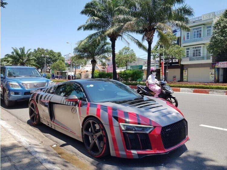 Ferrari-488-gtb-cua-tuan-hung-cung-dan-sieu-xe-dat-gia-tu-tap-tai-nha-hang-cuong-dola-o-vung-tau-7.jpg Ferrari-488-gtb-cua-tuan-hung-cung-dan-sieu-xe-dat-gia-tu-tap-tai-nha-hang-cuong-dola-o-vung-tau-7.jpg