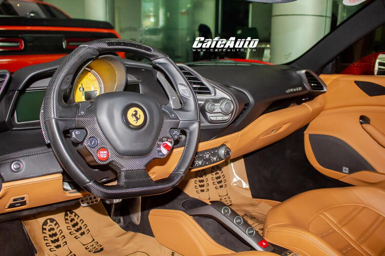 Ferrari 488 gtb ra mắt Đại gia Lân Sài Gòn có 2 chỗ: giá trên dưới 12 tỷ đồng