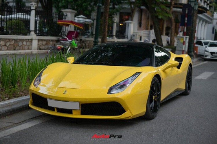 Ferrari 488 GTB từng của ông chủ cà phê Trung Nguyên về tay đại gia Hà Nội, đổi màu bằng cách ít đại gia Việt dám làm ferrari 488 gtb tung cua ong chu ca phe trung nguyen ve tay dai gia ha noi, doi mau bang cach it dai gia viet dam lam