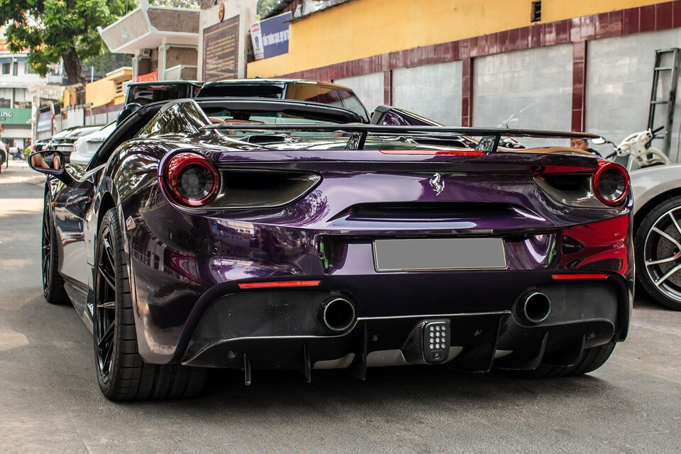 Ferrari 488 Spider hàng hiếm với ngoại thất độc đáo tại TP.HCM ferrari 488 spider hang hiem voi ngoai that doc dao tai tp.hcm