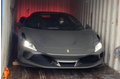 Ferrari F8 Tributo màu độc cập bến Đà Nẵng