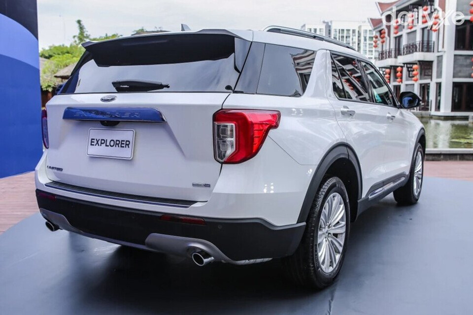 Đuôi xe Ford Explorer thiết kế sang trọng