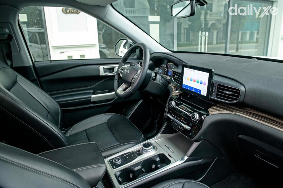 Ford Explorer với khoang lái rộng lớn