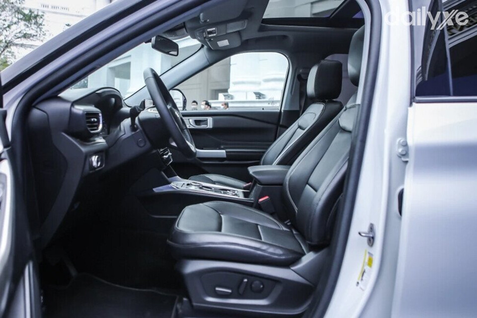 Ford Explorer với khoang lái rộng lớn