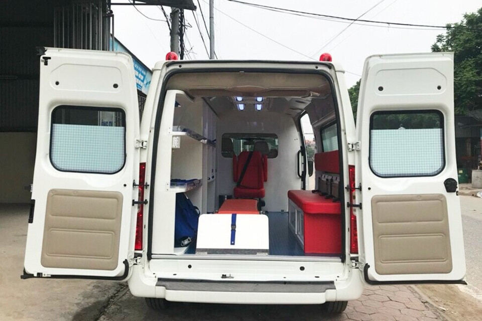 Nội thất Xe cứu thương Ford Transit Nội thất Xe cứu thương Ford Transit