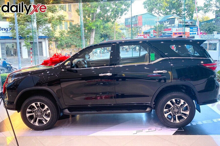 fortuner-2021-6.jpg