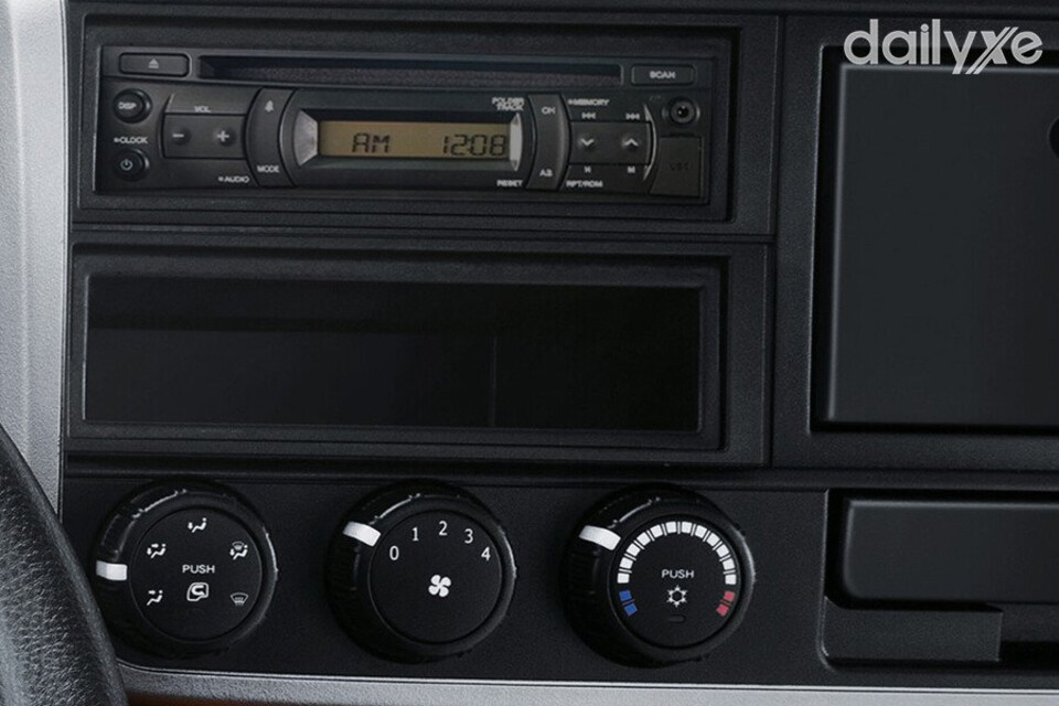 Hệ thống giải trí Radio FM và giắc cắm USB