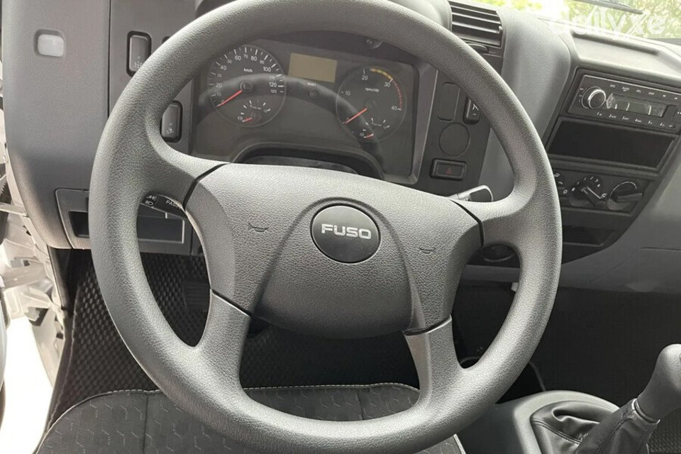 Vô lăng bốn chấu