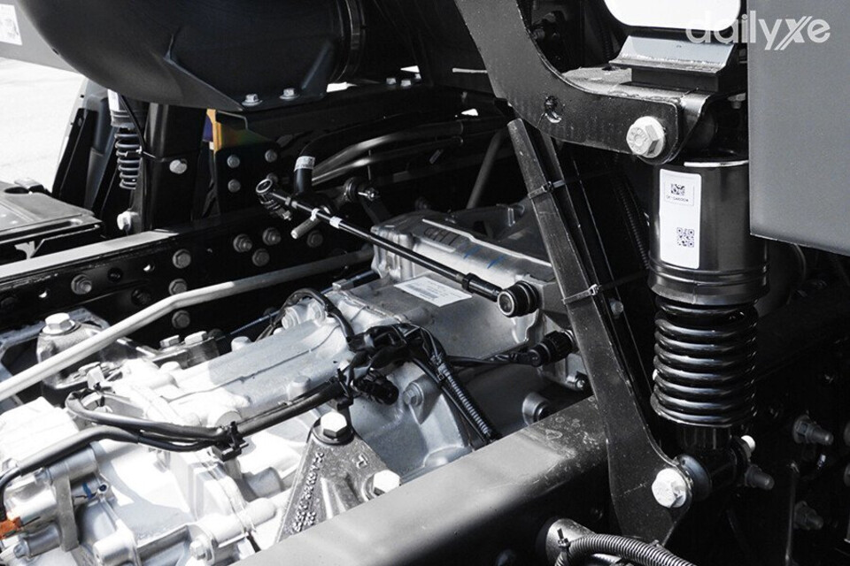 Hộp số loại Mercedes-Benz G131, 09 số tiến và 01 số lùi với vỏ hộp được chế tác từ hợp kim nhôm