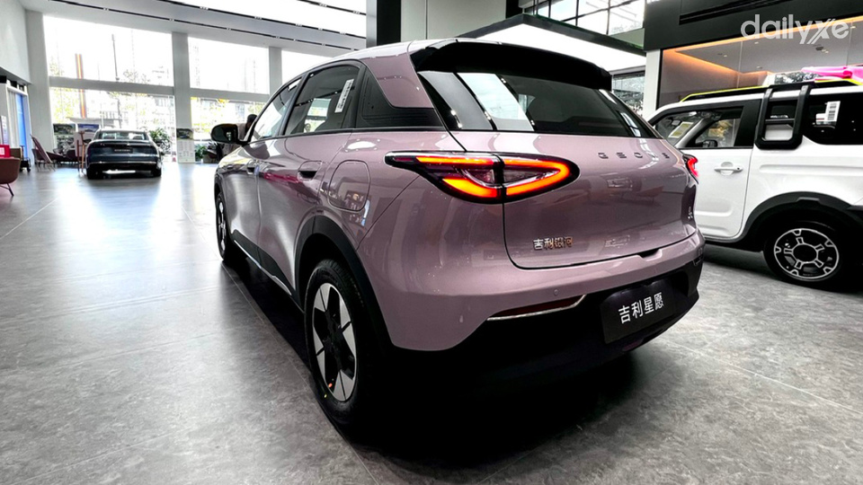 Thiết kế bo tròn toàn xe không chỉ thân thiện mà còn phù hợp với xu hướng xe điện đô thị