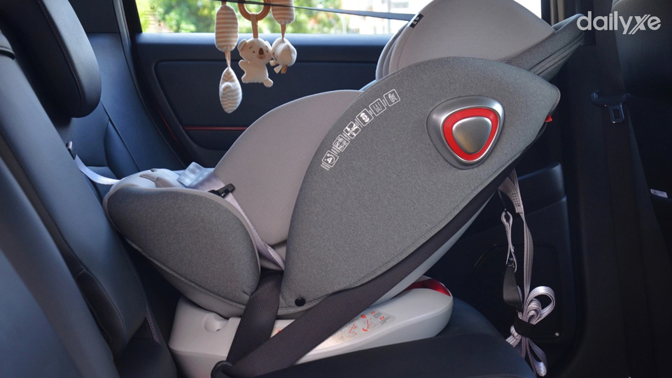 Ghế an toàn dành cho trẻ em sử dụng trên ôtô
