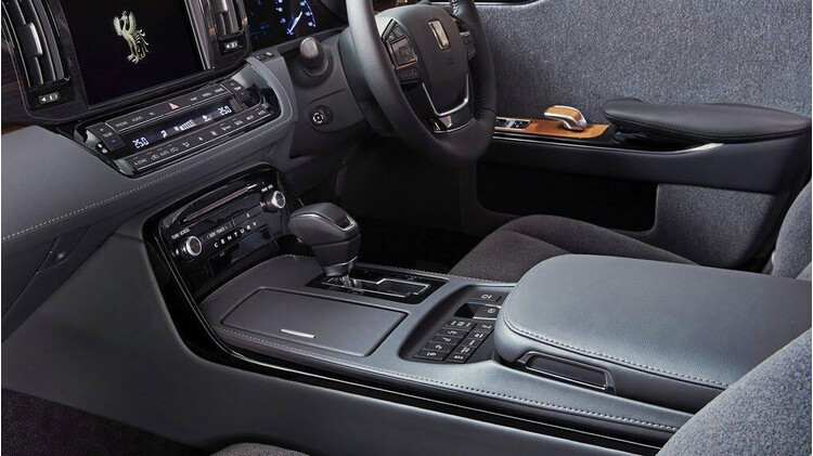 Bán đắt ngang siêu xe, Toyota Century làm khó người mua——Hình 6 Bán đắt ngang siêu xe, Toyota Century làm khó người mua——Hình 6