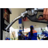 Giá xăng tiếp tục giảm hơn 300 đồng/lít từ 15h chiều nay