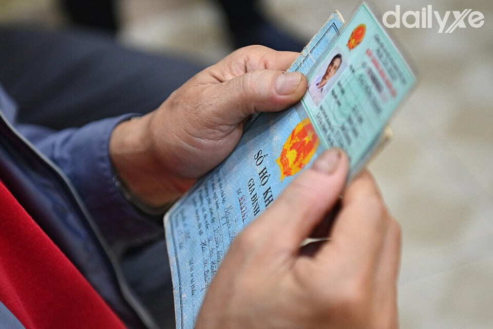 Chuẩn bị các giấy tờ tùy thân thực hiện thủ tục sang tên đổi xe oto