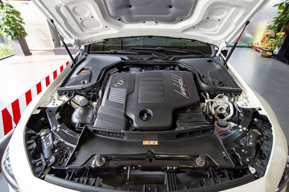Động cơ 4.0 L V8 tăng áp kép vô cùng mạnh mẽ