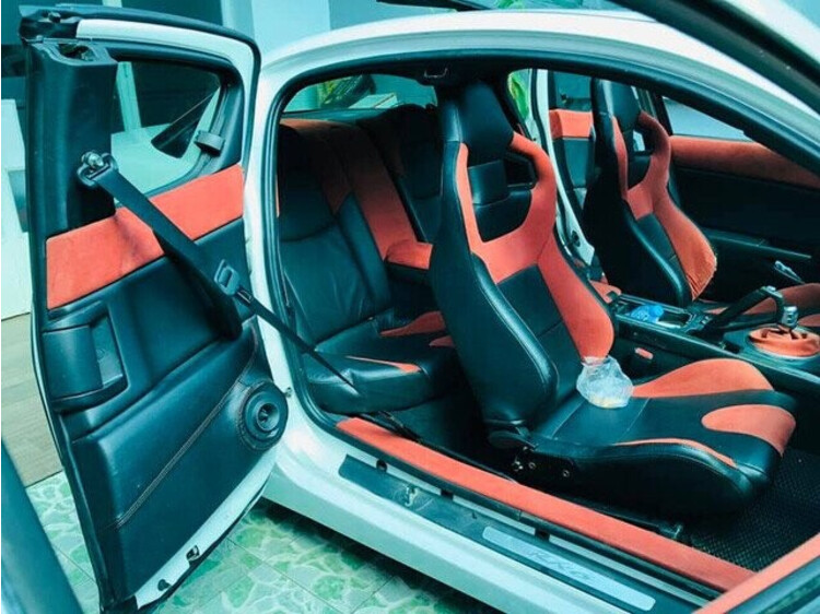 Hàng hiếm Mazda RX-8 gắn logo Ferrari được bán lại với giá ngang Toyota Vios số sàn - Ảnh 4.