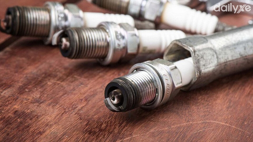 Bugi bị mòn và bẩn cũng có thể gây ra tiêu hao nhiên liệu trong quá trình đánh lửa