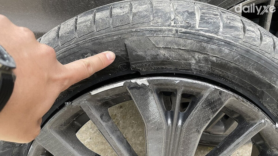 Lốp xe có thể bị rách lái xe đường xấu