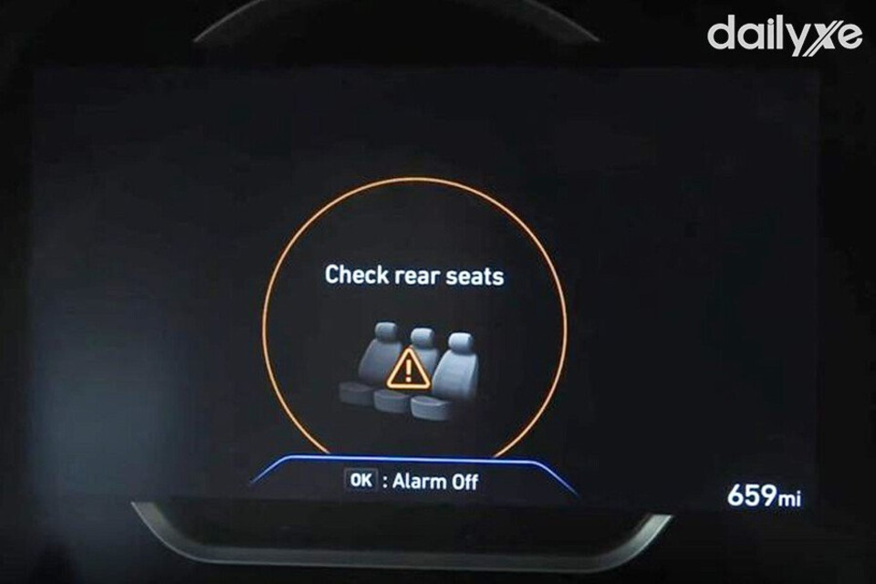 Hệ thống cảnh báo người ngồi sau ROA trên xe ô tô