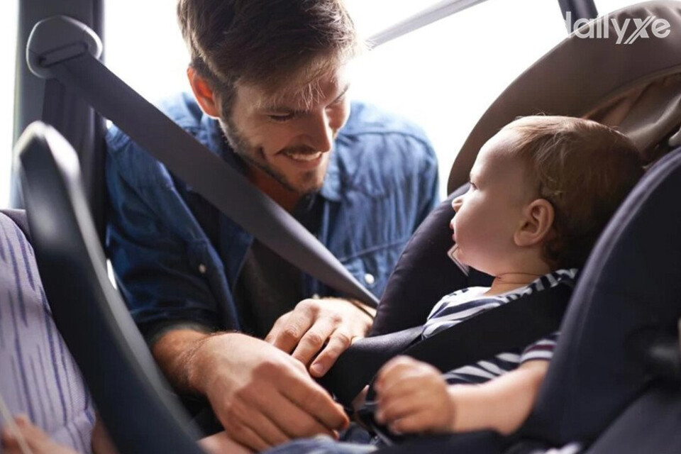Đảm bảo an toàn cho trẻ khi đi ô tô