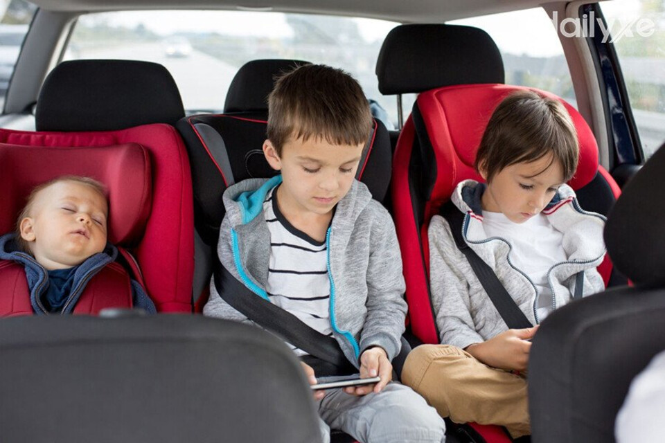 Vị trí an toàn ngồi ghế sau là vị trí an toàn nhất cho trẻ em khi đi xe ô tô