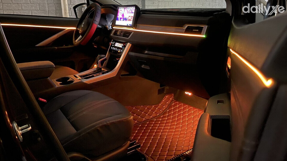 Hệ thống đèn trong cabin xe gồm có nhiều loại