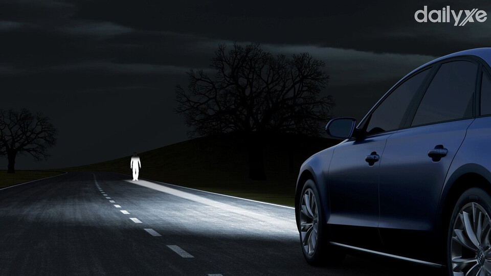 AFS sẽ giúp người lái quan sát đường đi tốt hơn trong điều kiện thiếu ánh sáng, thời tiết xấu, địa hình khó,...từ đó giảm thiểu nguy cơ tai nạn xảy ra