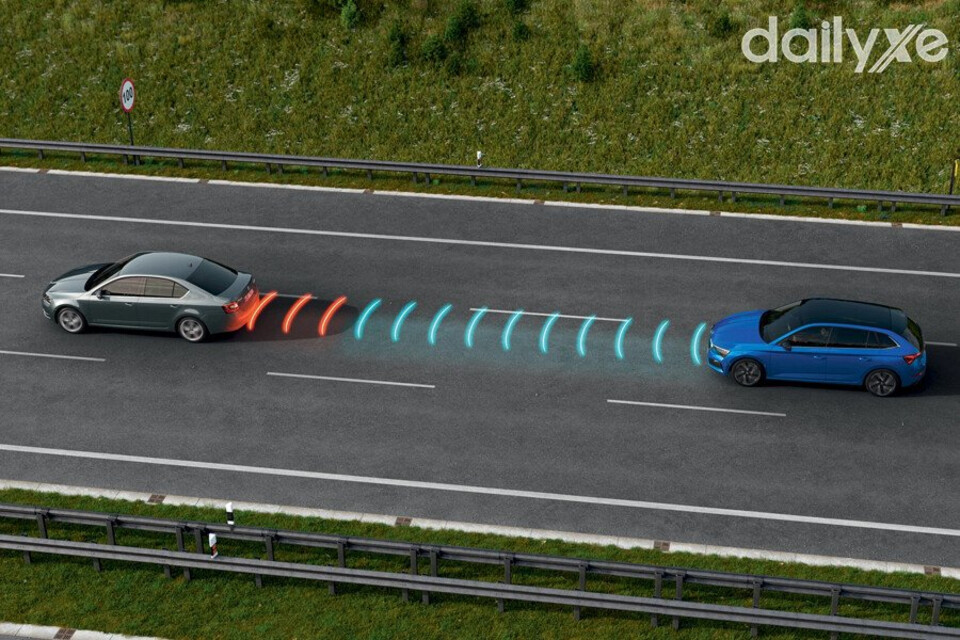 Cảm biến radar để xác định khoảng cách từ các chướng ngại vật đến phương tiện