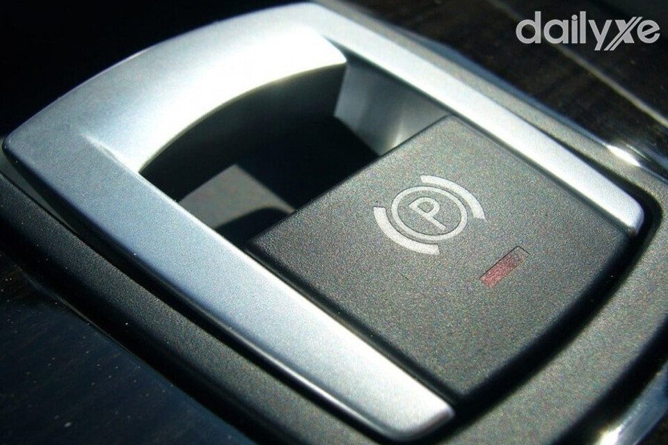 Hệ thống phanh tay điện