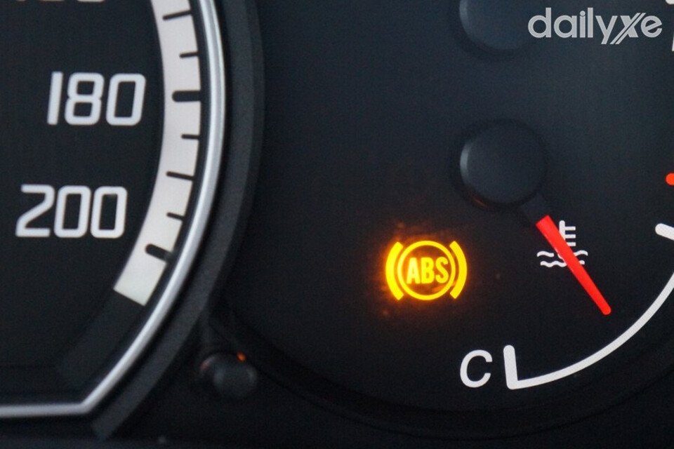 Đèn báo phanh ABS trên táp lô