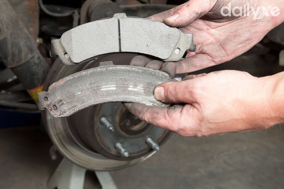 Má phanh bị mòn làm giảm hiệu quả phanh