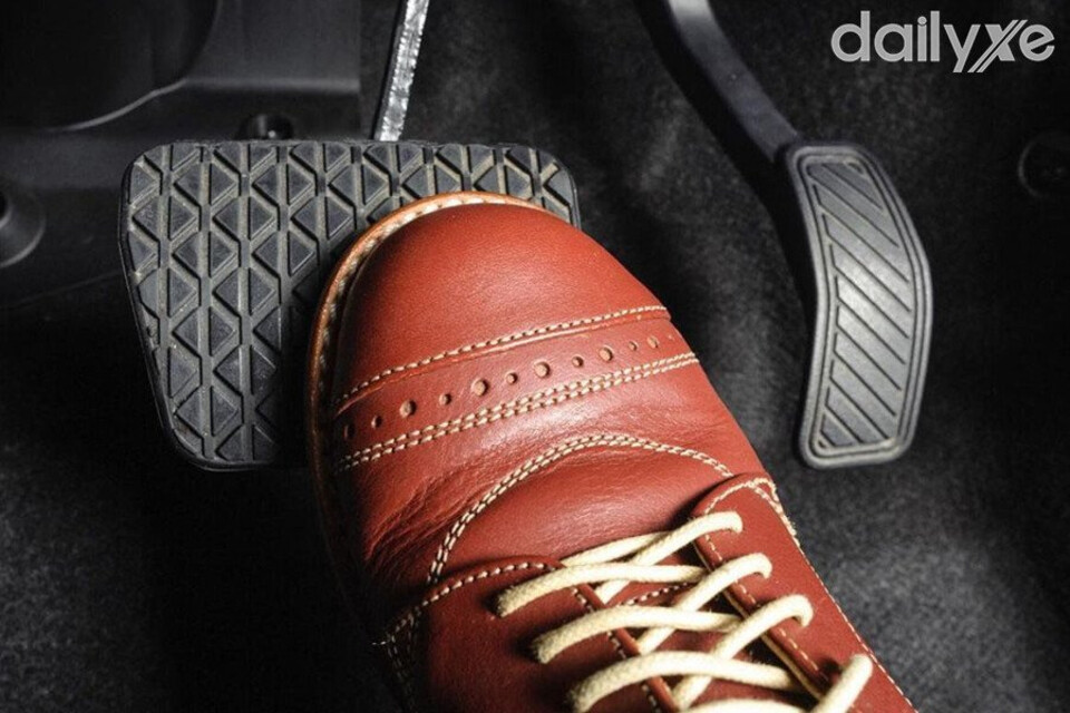 Bàn đạp phanh bị thấp